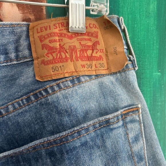 Levi's 501 Button Fly Men's Light Blue Upcycled Straight Jeans Size W36 L30 - Picture 11 of 16
